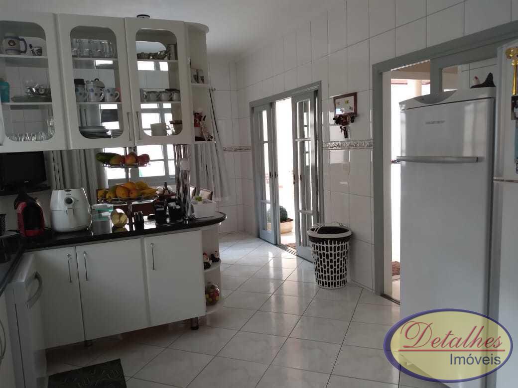 Casa à venda com 4 quartos, 250m² - Foto 13