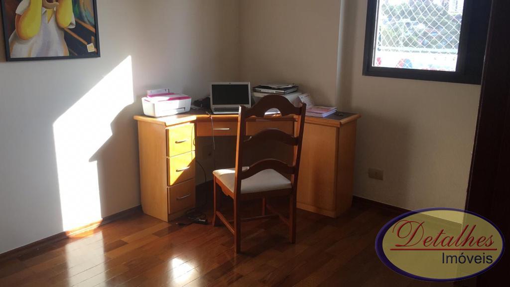 Apartamento à venda com 4 quartos, 180m² - Foto 2