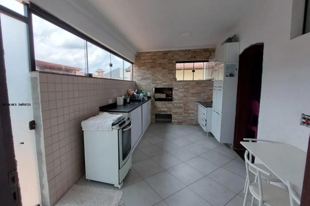 Casa à venda com 7 quartos, 327m² - Foto 19