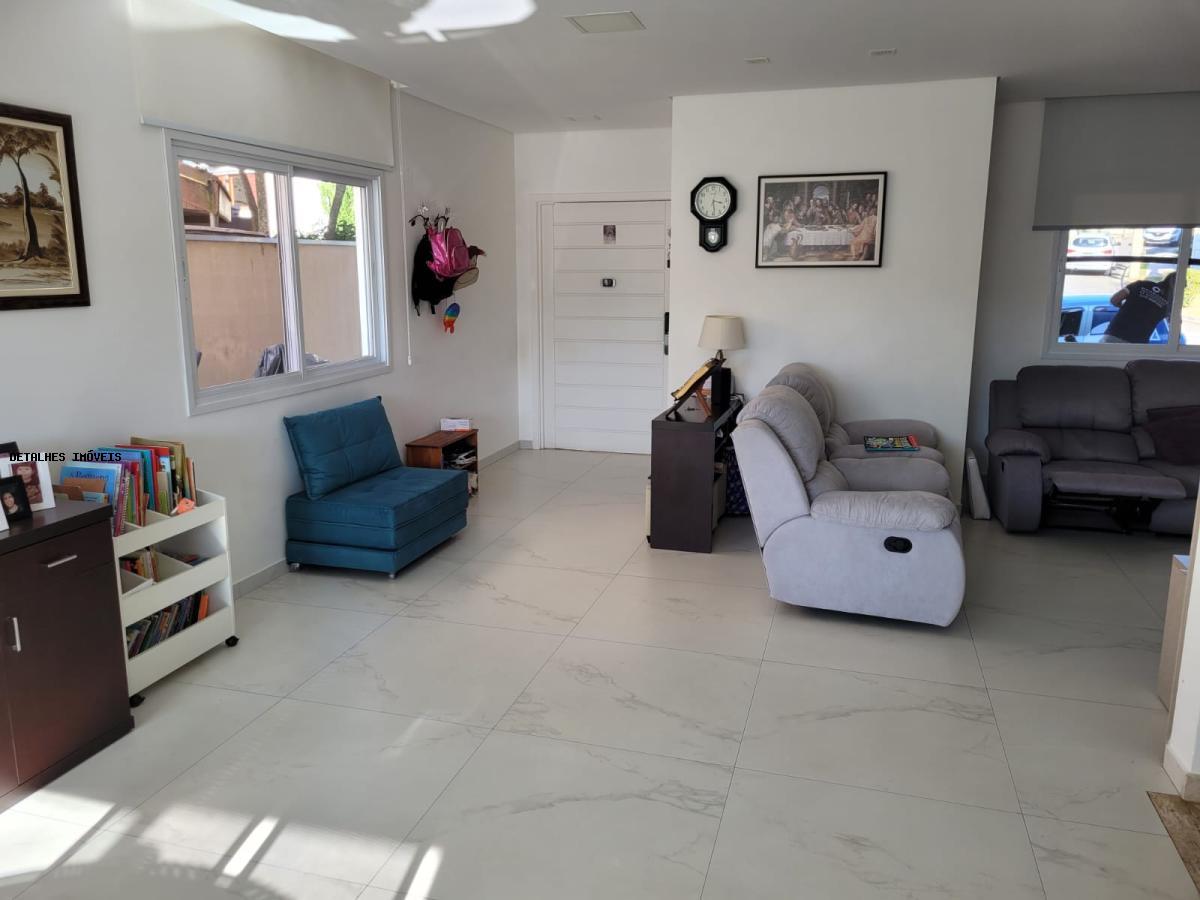 Casa à venda com 3 quartos, 210m² - Foto 8