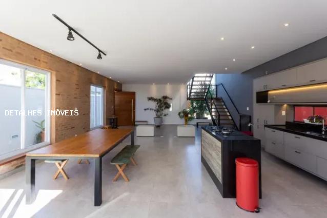 Casa à venda com 3 quartos, 225m² - Foto 3