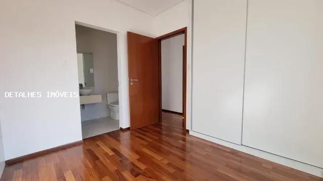 Casa à venda com 3 quartos, 225m² - Foto 4