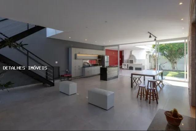 Casa à venda com 3 quartos, 225m² - Foto 5