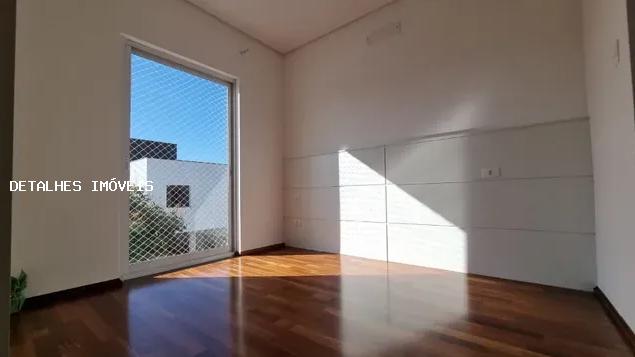 Casa à venda com 3 quartos, 225m² - Foto 7