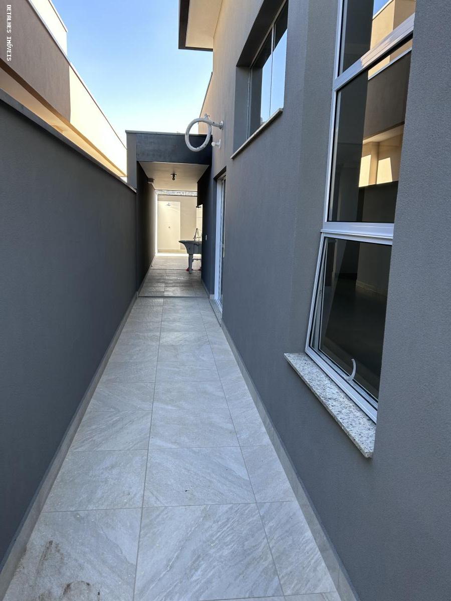 Casa de Condomínio à venda com 3 quartos, 260m² - Foto 3