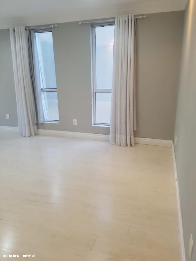 Casa à venda com 5 quartos, 330m² - Foto 19