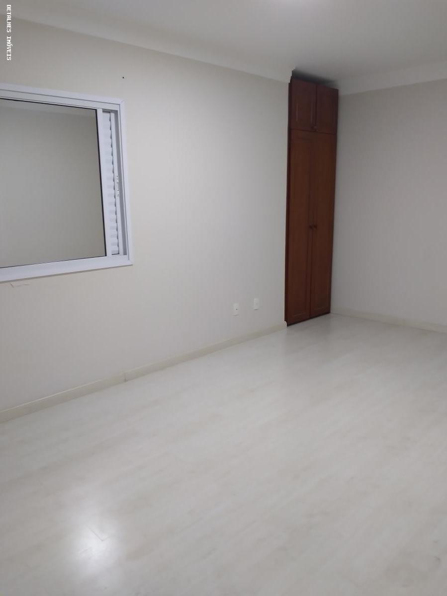 Casa à venda com 5 quartos, 330m² - Foto 28