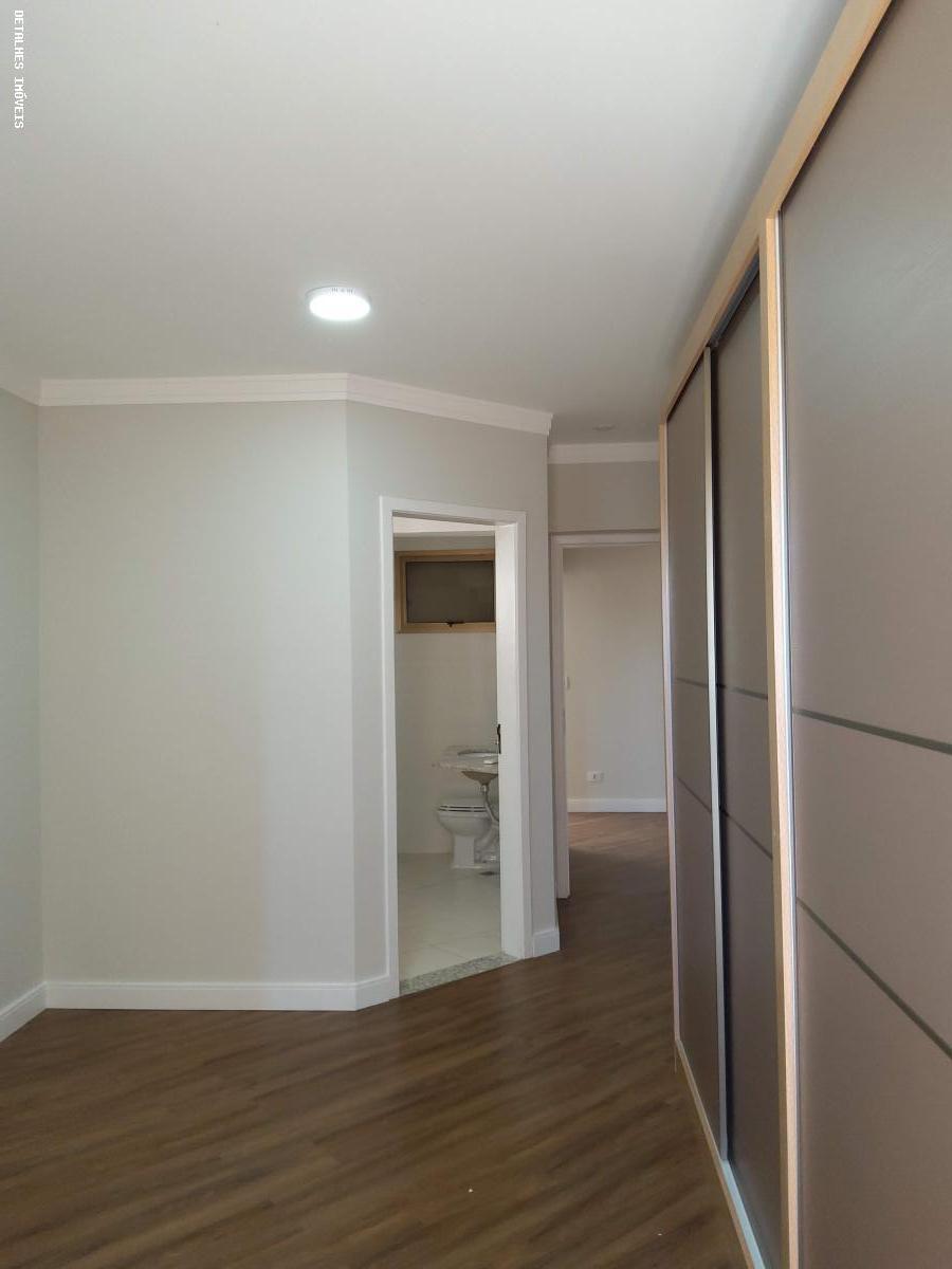 Apartamento à venda com 4 quartos, 220m² - Foto 19