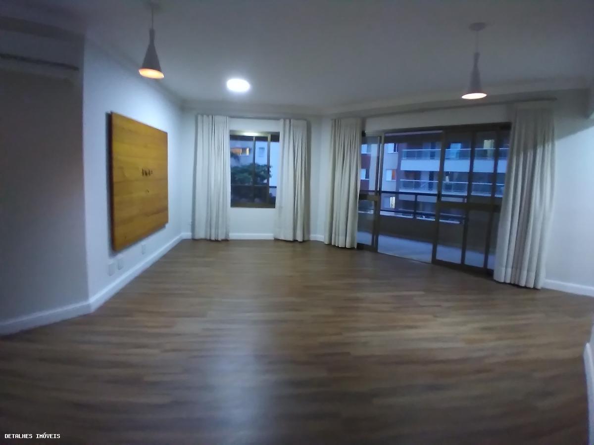 Apartamento à venda com 4 quartos, 220m² - Foto 4