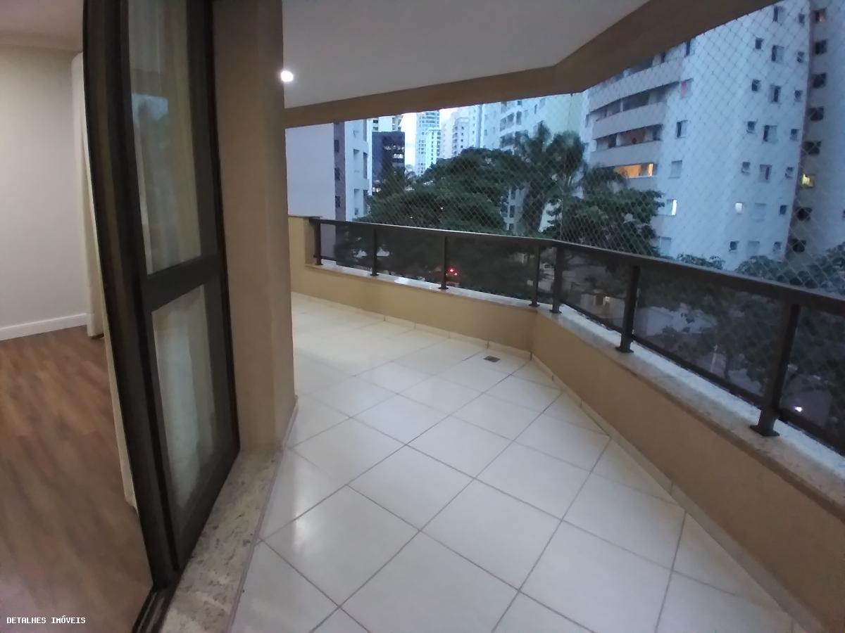 Apartamento à venda com 4 quartos, 220m² - Foto 1