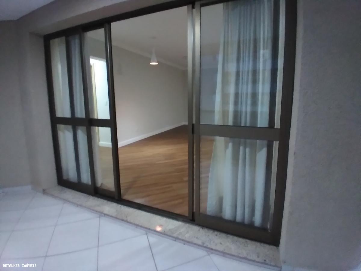 Apartamento à venda com 4 quartos, 220m² - Foto 2