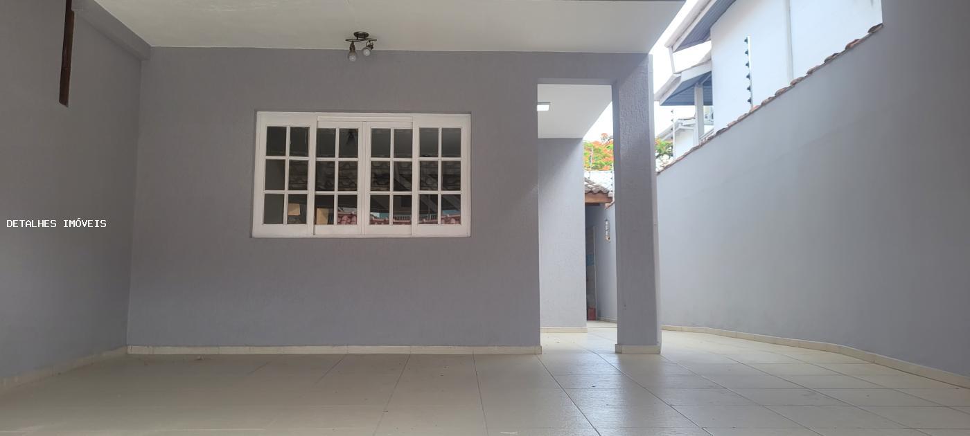 Casa à venda com 3 quartos, 156m² - Foto 2