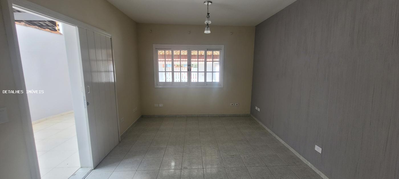 Casa à venda com 3 quartos, 156m² - Foto 4