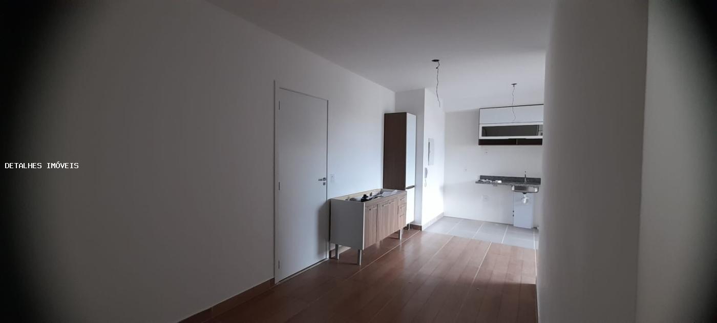 Apartamento à venda com 3 quartos, 68m² - Foto 2