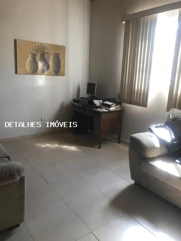 Casa à venda com 3 quartos, 130m² - Foto 1