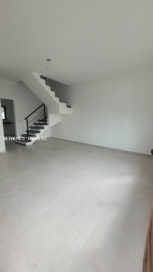 Casa à venda com 3 quartos, 100m² - Foto 2