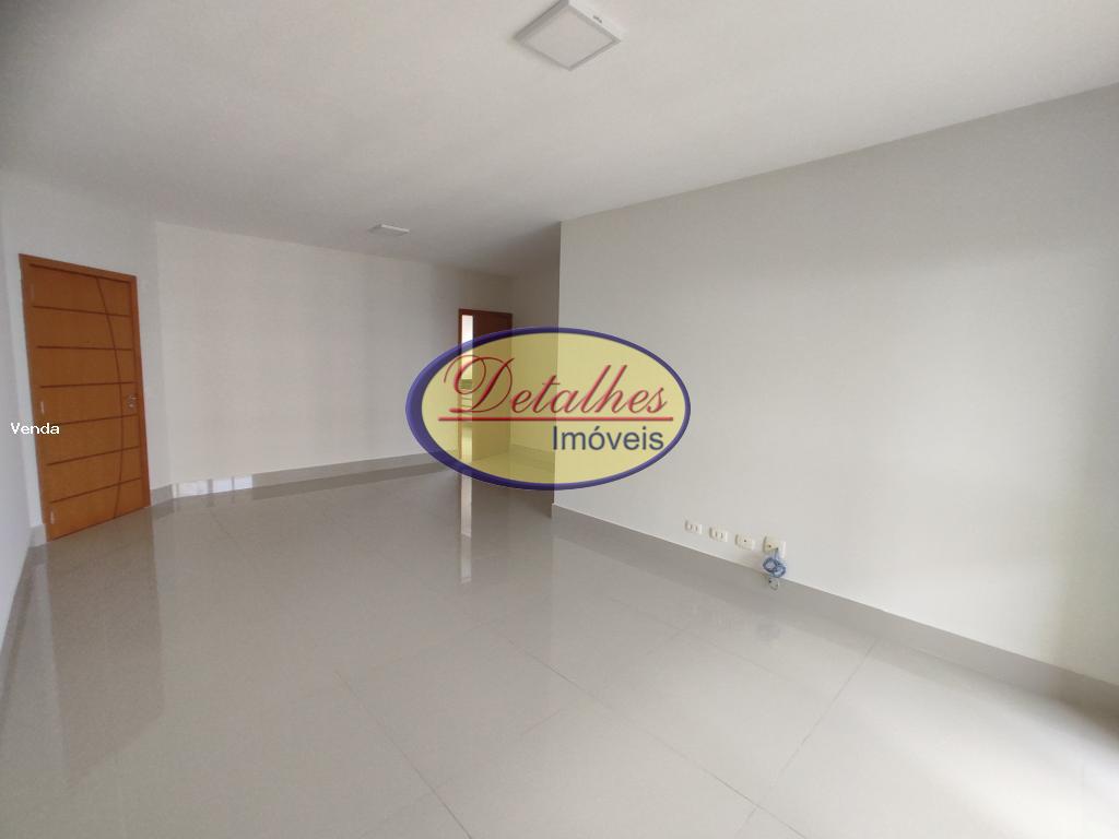 Apartamento à venda com 4 quartos, 157m² - Foto 2