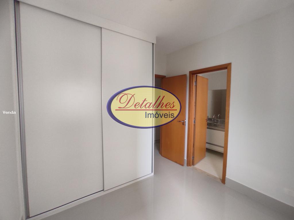 Apartamento à venda com 4 quartos, 157m² - Foto 7