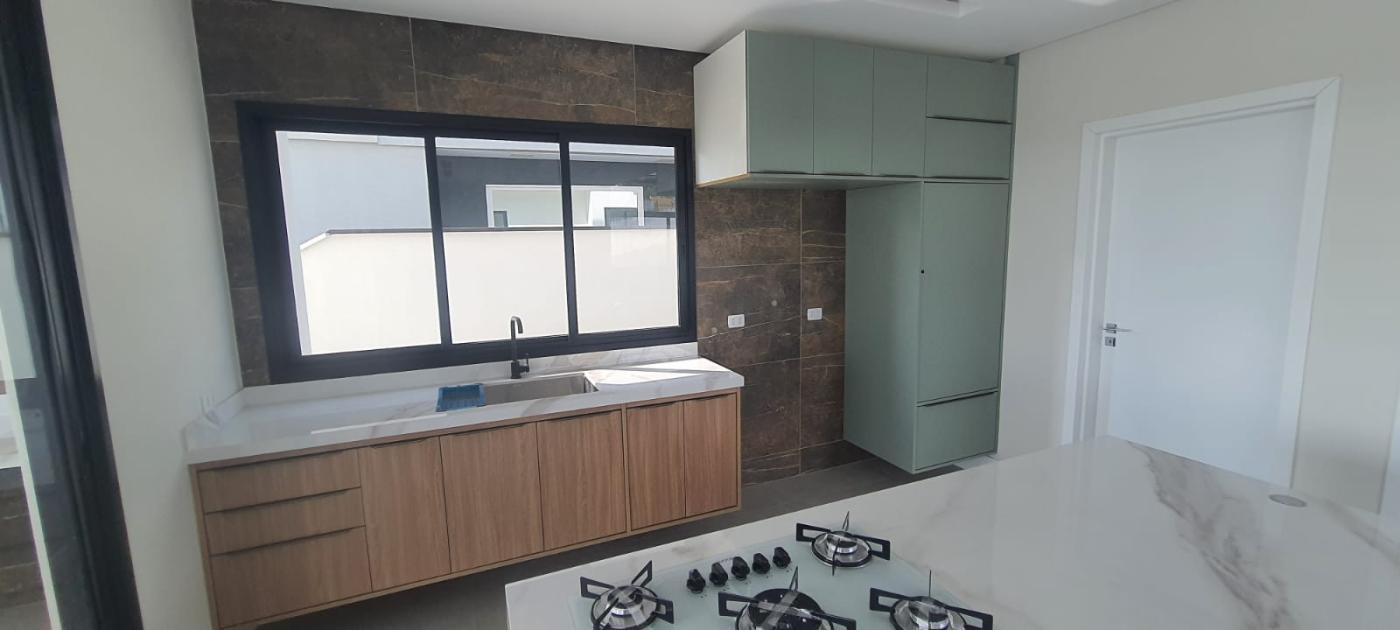 Casa para alugar com 5 quartos, 470m² - Foto 1