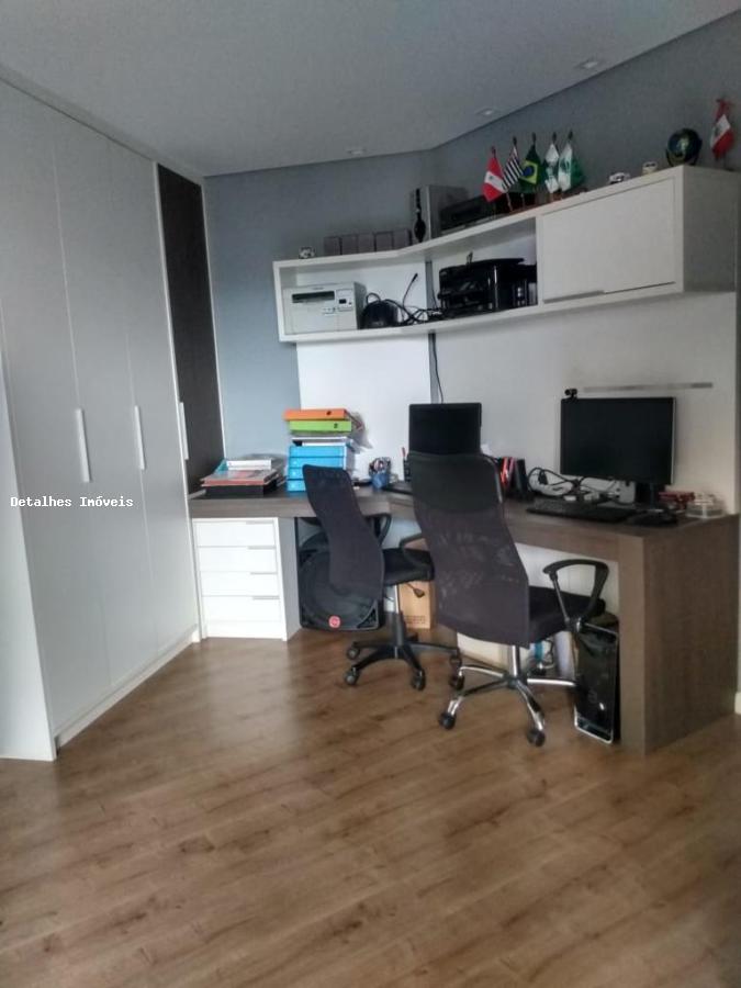 Apartamento para alugar com 3 quartos, 220m² - Foto 16