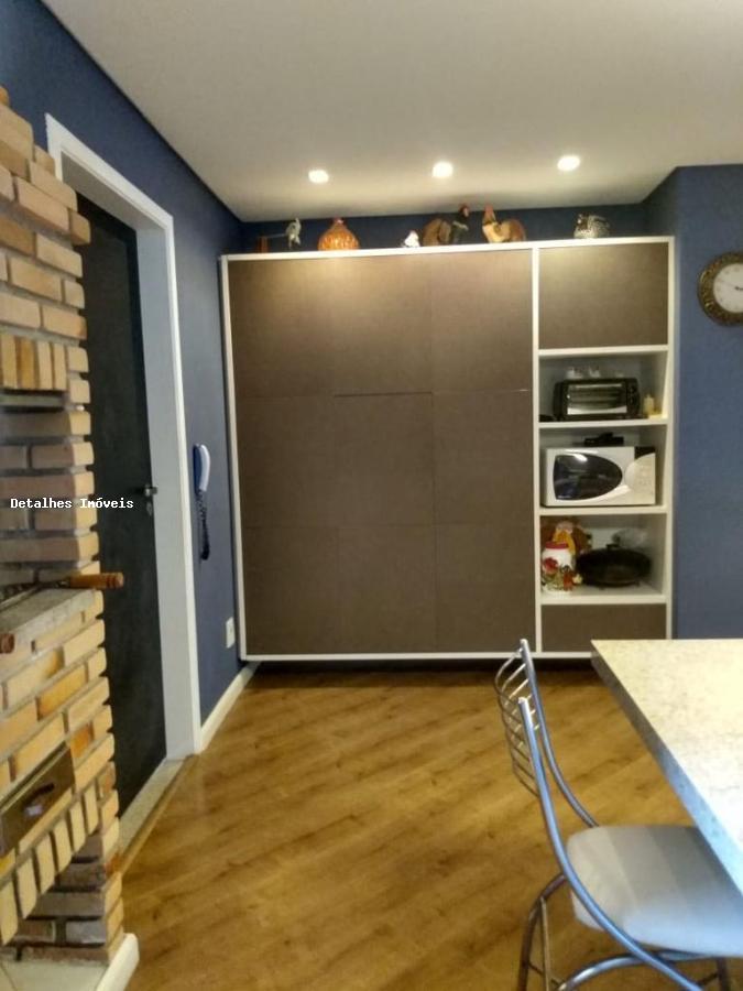 Apartamento para alugar com 3 quartos, 220m² - Foto 12