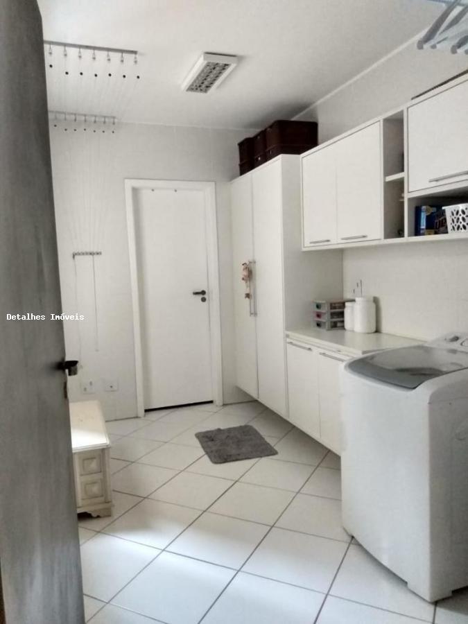 Apartamento para alugar com 3 quartos, 220m² - Foto 14