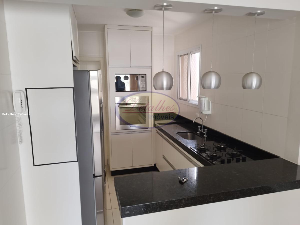 Apartamento à venda com 2 quartos, 75m² - Foto 4