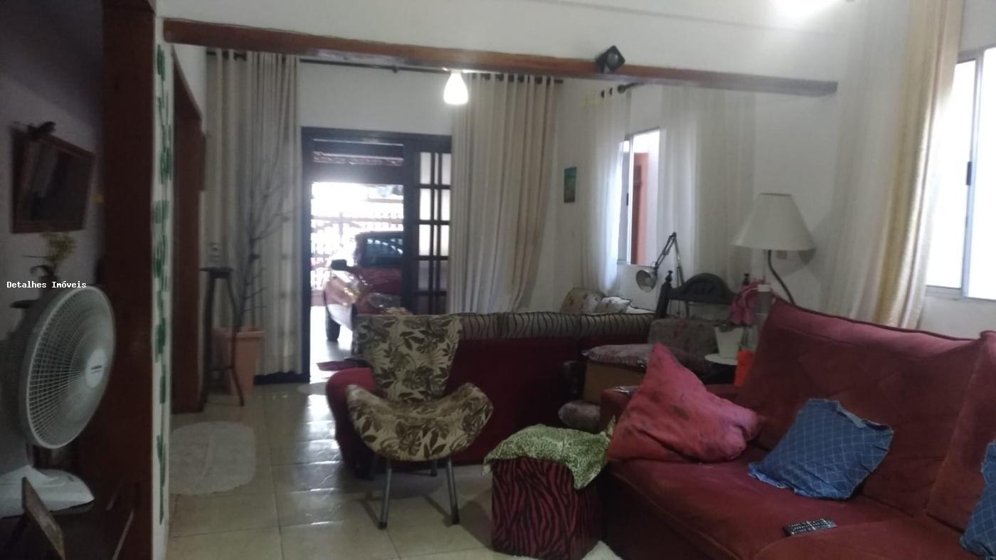 Casa à venda com 2 quartos, 210m² - Foto 1