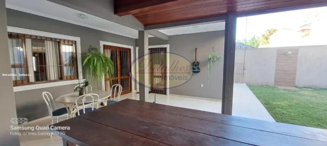 Casa de Condomínio à venda com 4 quartos, 207m² - Foto 2