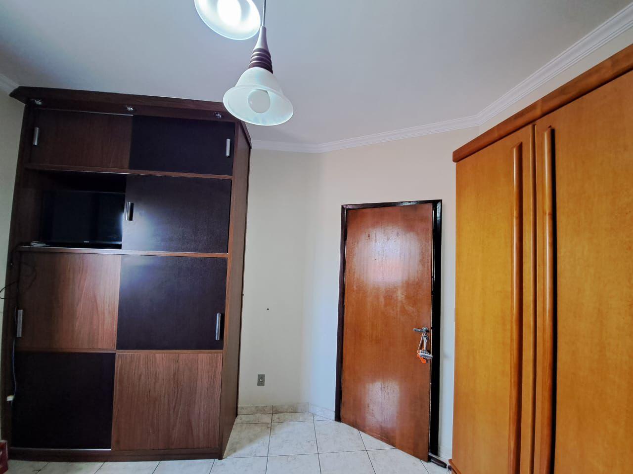 Casa para alugar com 4 quartos, 217m² - Foto 12