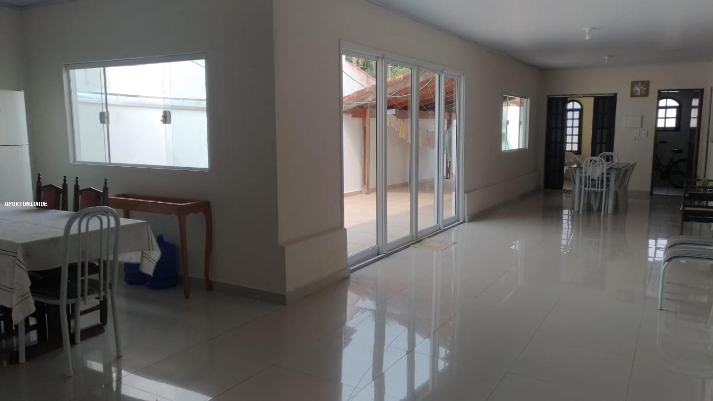 Casa à venda com 3 quartos, 211m² - Foto 3