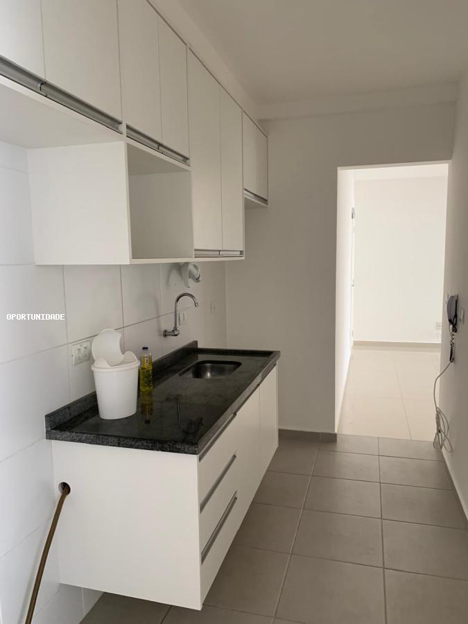 Apartamento para alugar com 2 quartos, 80m² - Foto 11