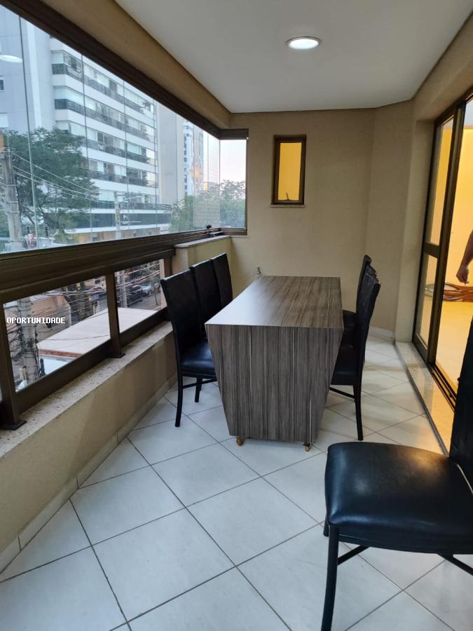 Apartamento para alugar com 4 quartos, 220m² - Foto 4