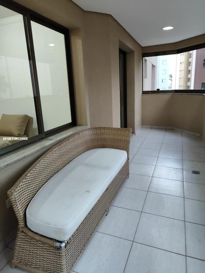 Apartamento para alugar com 4 quartos, 220m² - Foto 5