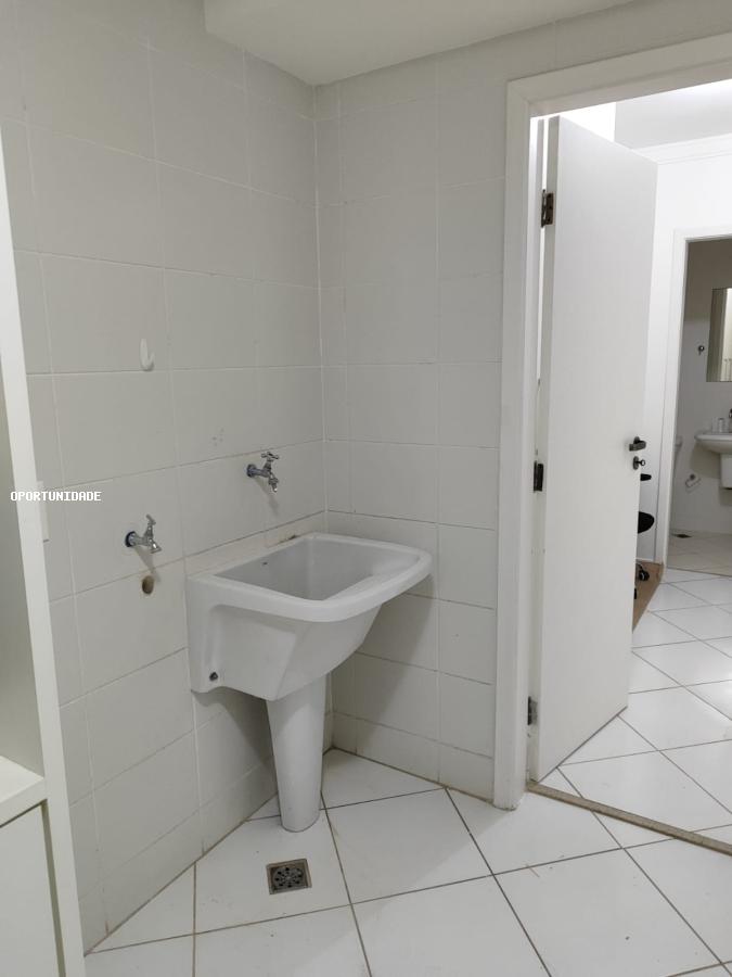 Apartamento para alugar com 4 quartos, 220m² - Foto 11