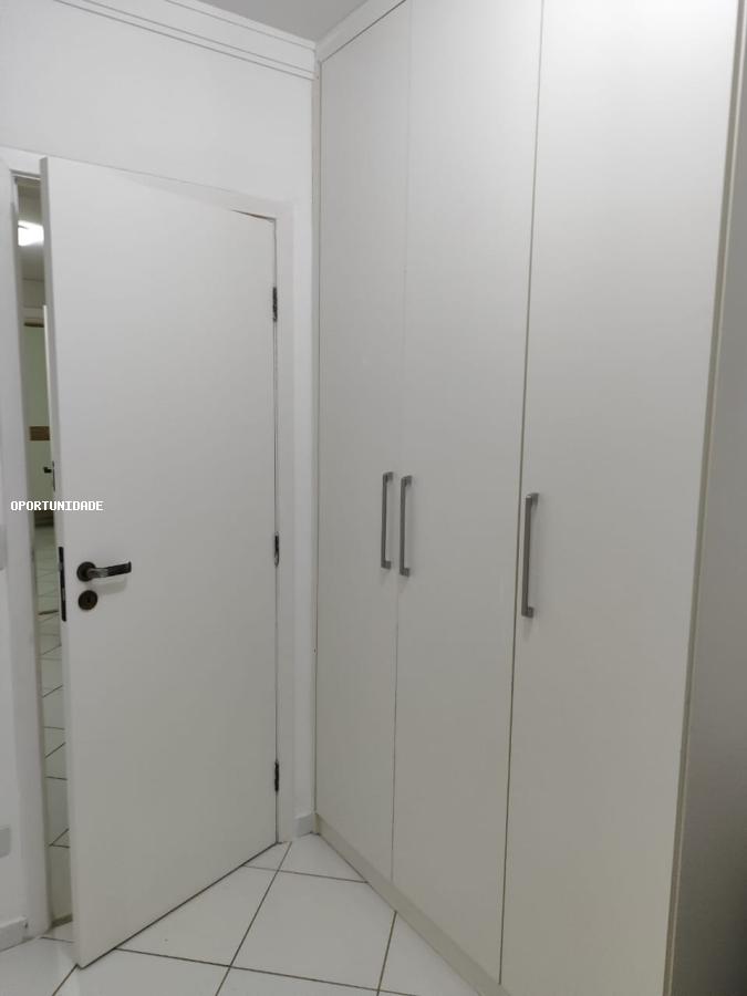 Apartamento para alugar com 4 quartos, 220m² - Foto 12