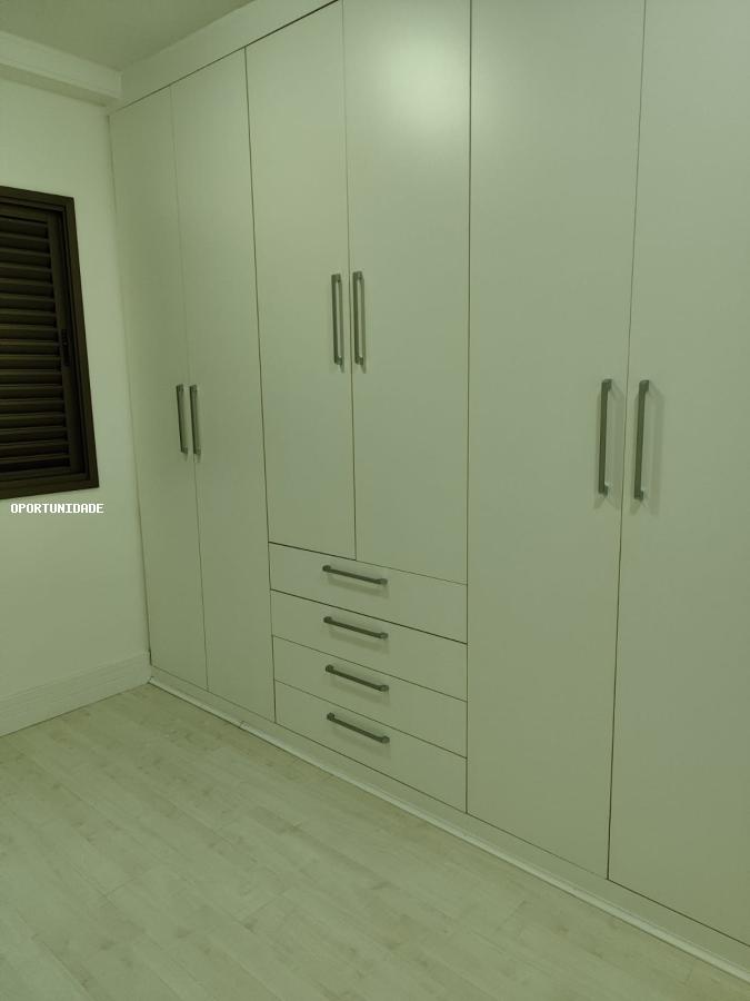 Apartamento para alugar com 4 quartos, 220m² - Foto 18