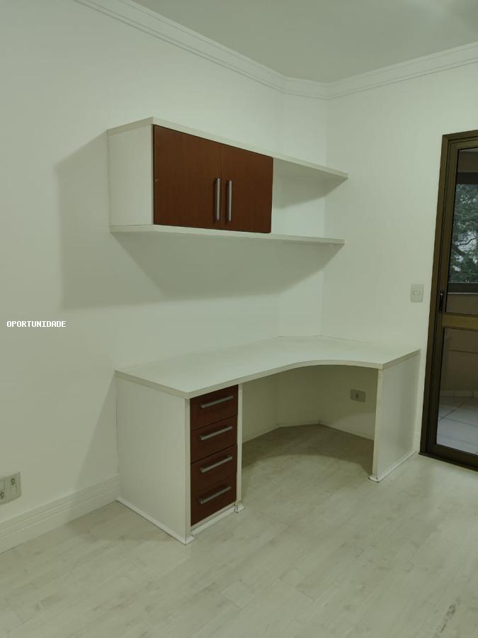 Apartamento para alugar com 4 quartos, 220m² - Foto 16