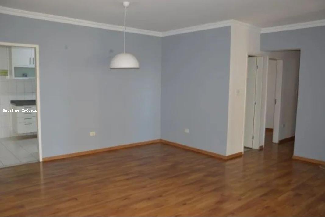 Apartamento para alugar com 3 quartos, 105m² - Foto 2