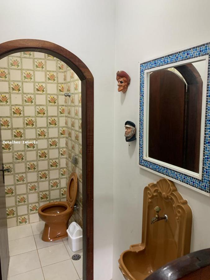 Casa de Condomínio para alugar com 6 quartos, 300m² - Foto 23