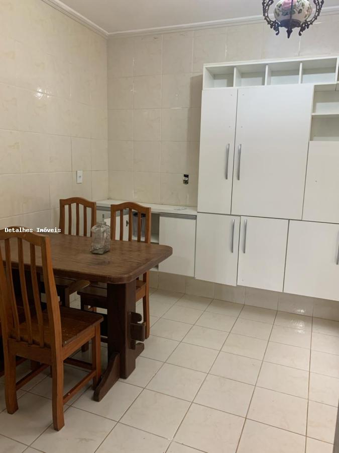 Casa de Condomínio para alugar com 6 quartos, 300m² - Foto 21