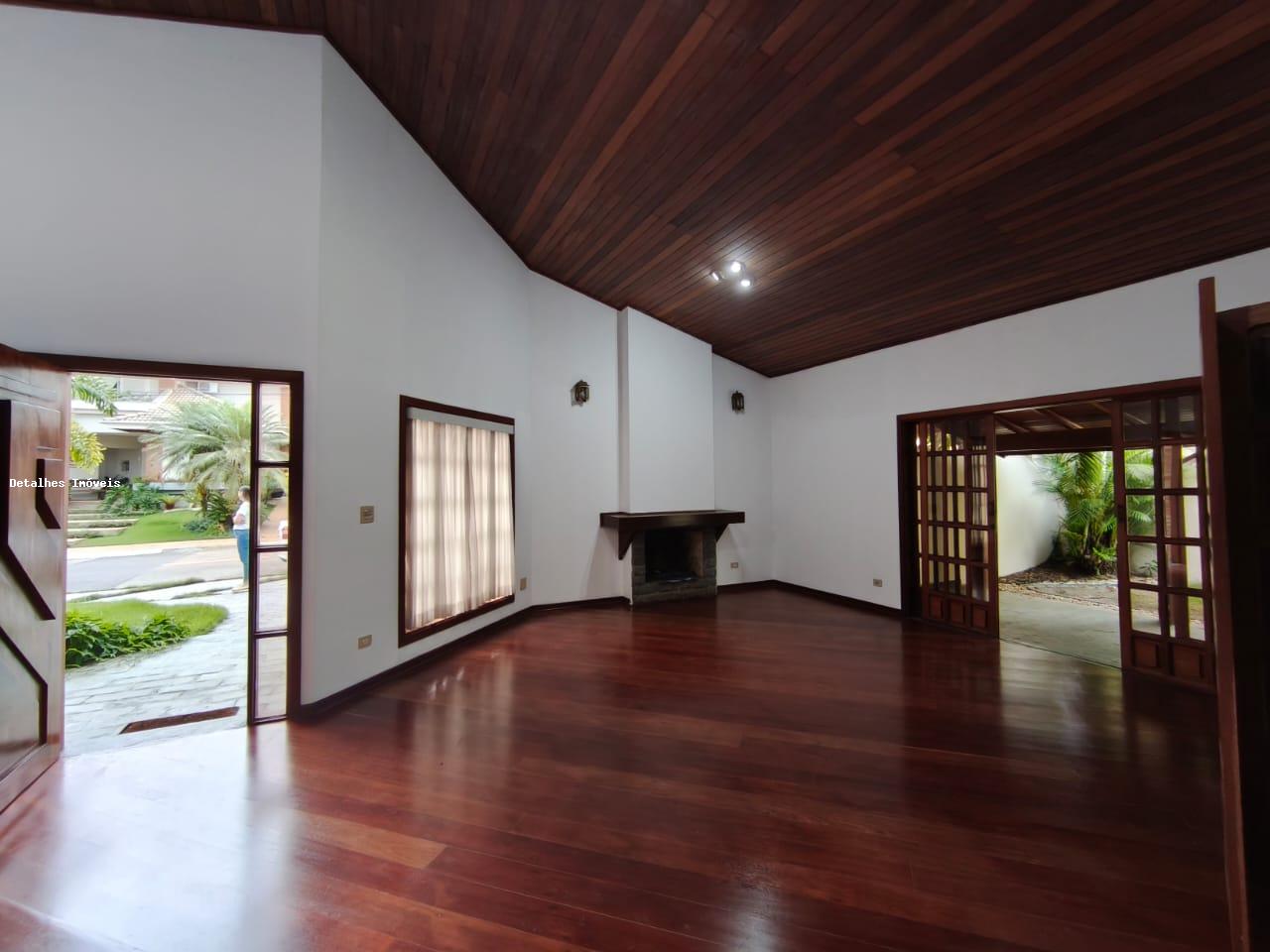 Casa de Condomínio à venda com 4 quartos, 360m² - Foto 1