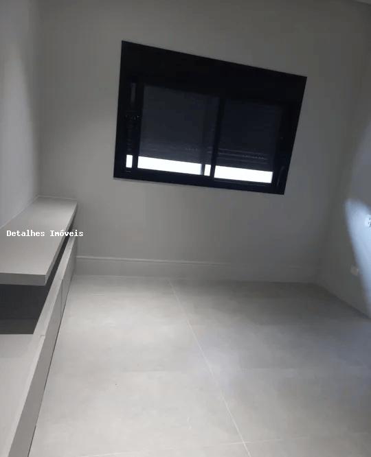 Casa de Condomínio para alugar com 3 quartos, 250m² - Foto 11