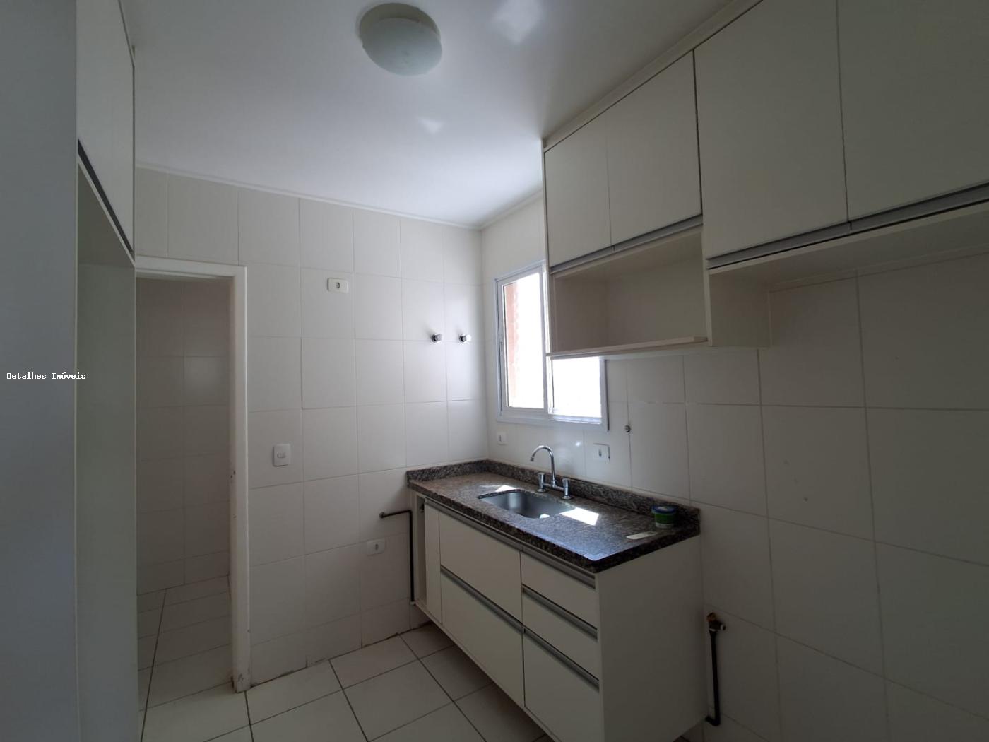 Apartamento para alugar com 2 quartos, 75m² - Foto 9