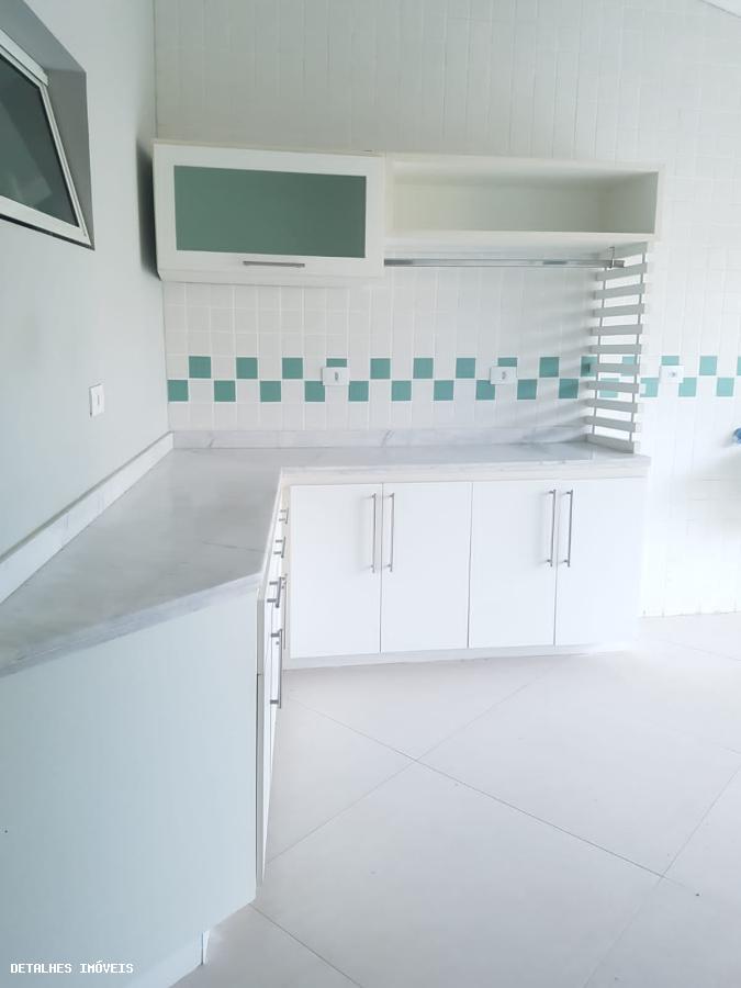 Casa para alugar com 5 quartos, 330m² - Foto 16