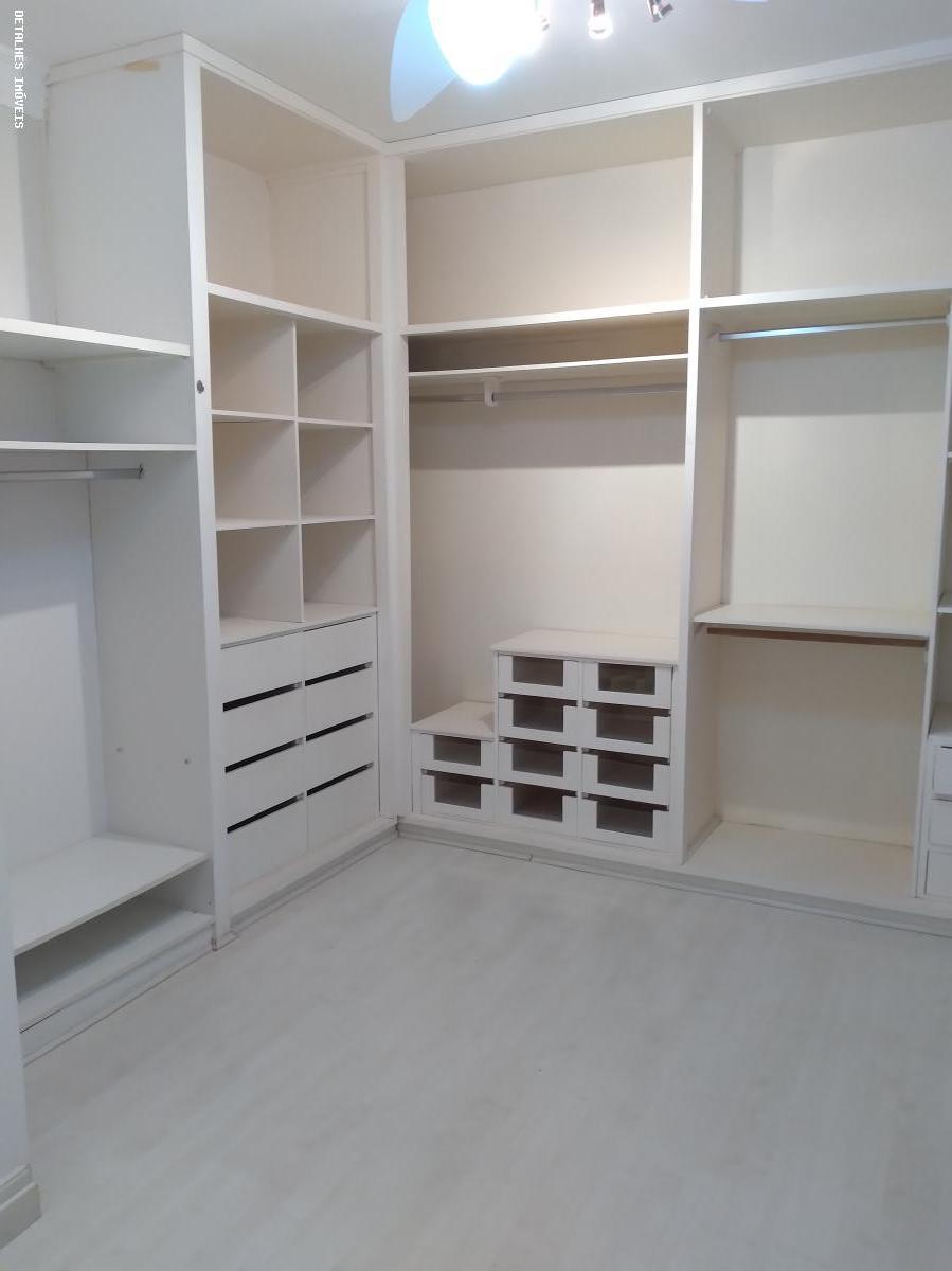 Casa para alugar com 5 quartos, 330m² - Foto 35